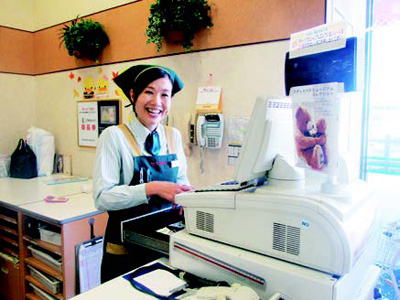 【レジ部門／石井店】★セルフレジでラクチン精算♪ほとんどの方が未経験スタートです！しっかりとサポートするので安心♪