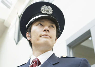 個性を守れ★個性を活かせ♪髪型自由!ネイル・ピアスOK!友達同士大歓迎!これは交通誘導警備スタッフの求人です!!イメージ02