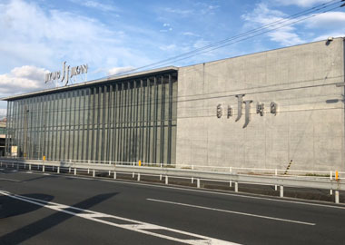 ★全店急募★賞与年2回！★未経験者OK♪ ★連休があるから仕事もプライベートも充実！★女性多数大活躍中♪イメージ02