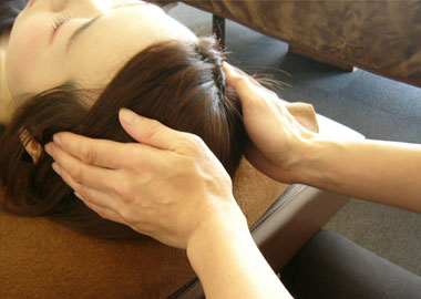 あなたも誰かを癒やしてあげませんか？未経験でも研修制度があるので大丈夫![衣山店 リラクゼーションスタッフ(パート)]イメージ02