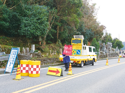 [週払い可] [入社祝金あります！] [初心者大歓迎!!] 交通誘導警備員大募集!! 正社員採用も積極的に行います！イメージ02